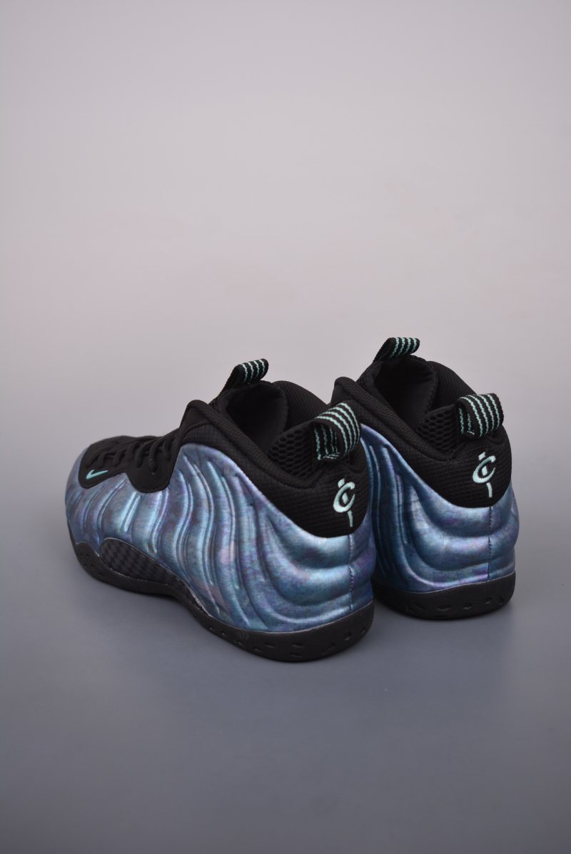 Nike Air Foamposite One view