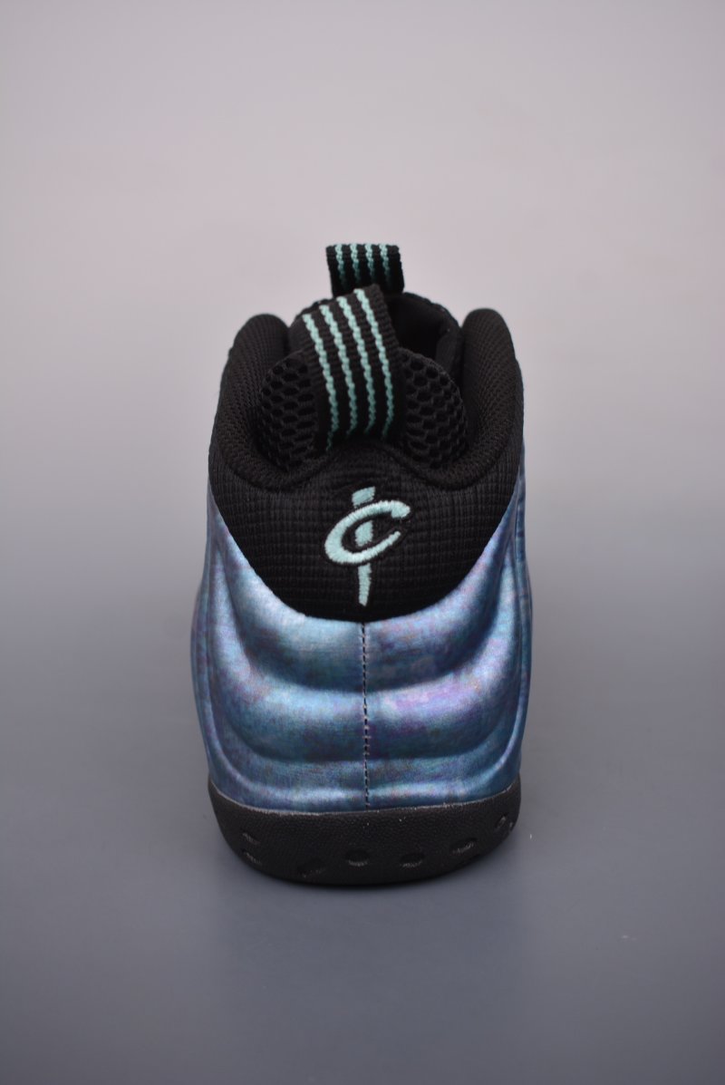 Nike Air Foamposite One view