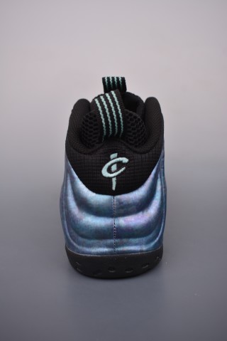 Nike Air Foamposite One view 4