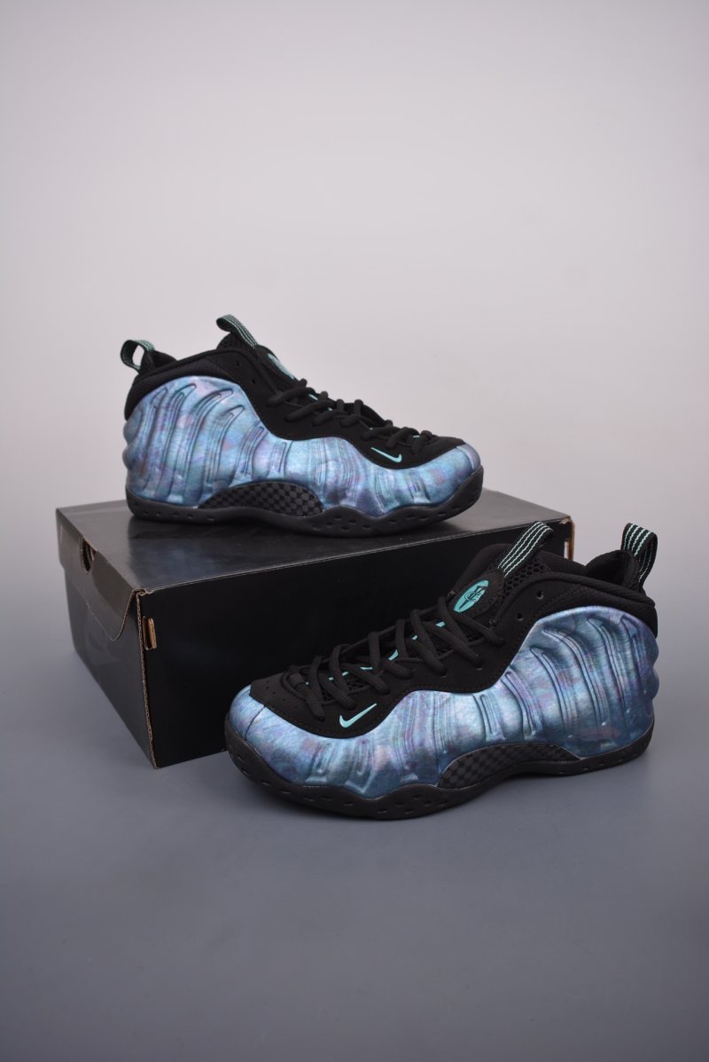 Nike Air Foamposite One view