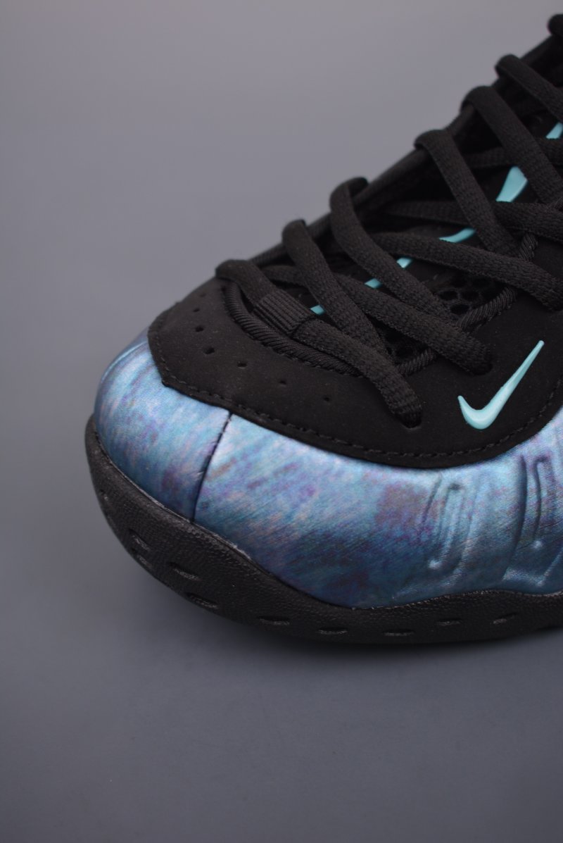 Nike Air Foamposite One view
