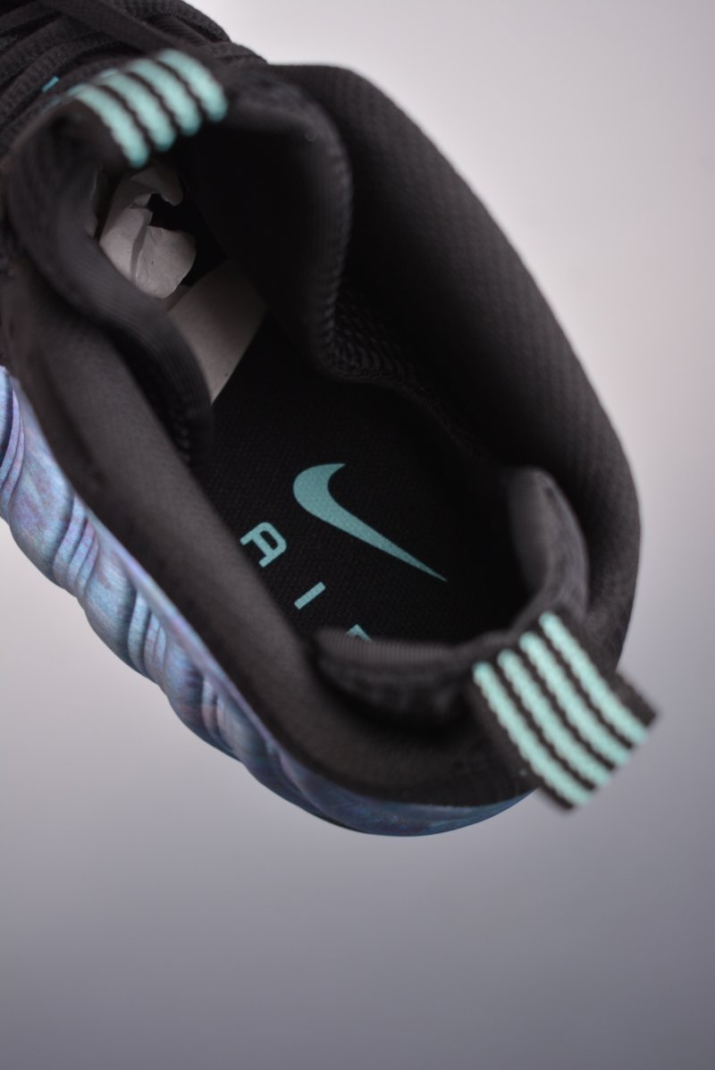 Nike Air Foamposite One view