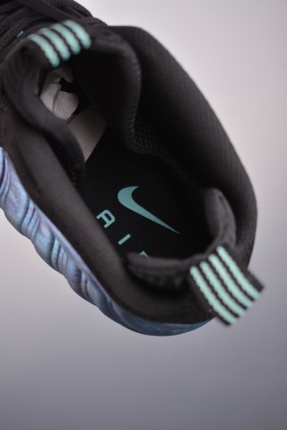 Nike Air Foamposite One view 9