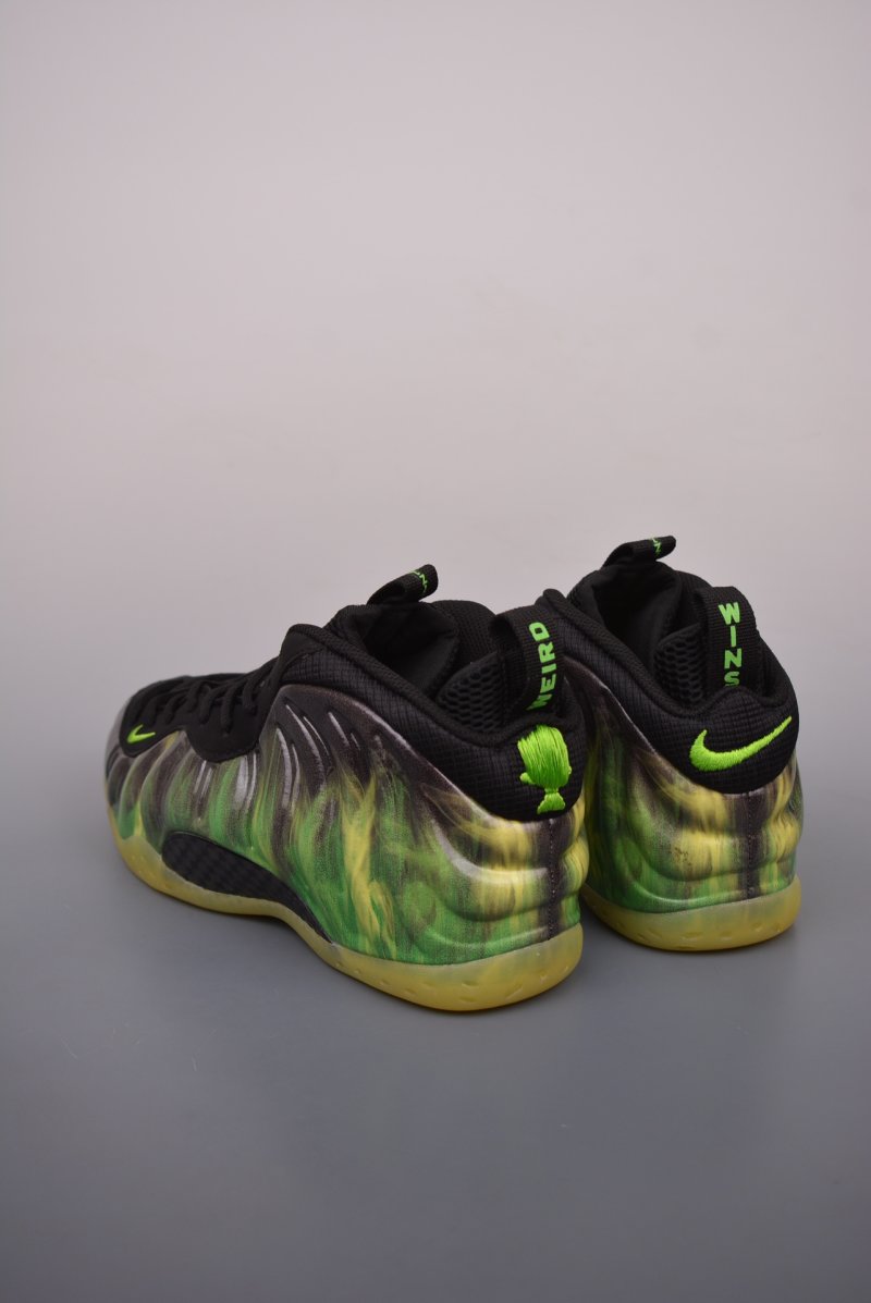 Nike Air Foamposite One view