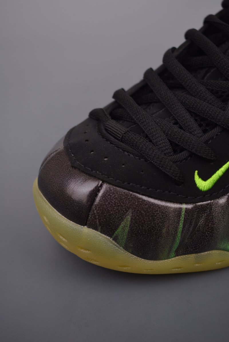 Nike Air Foamposite One view