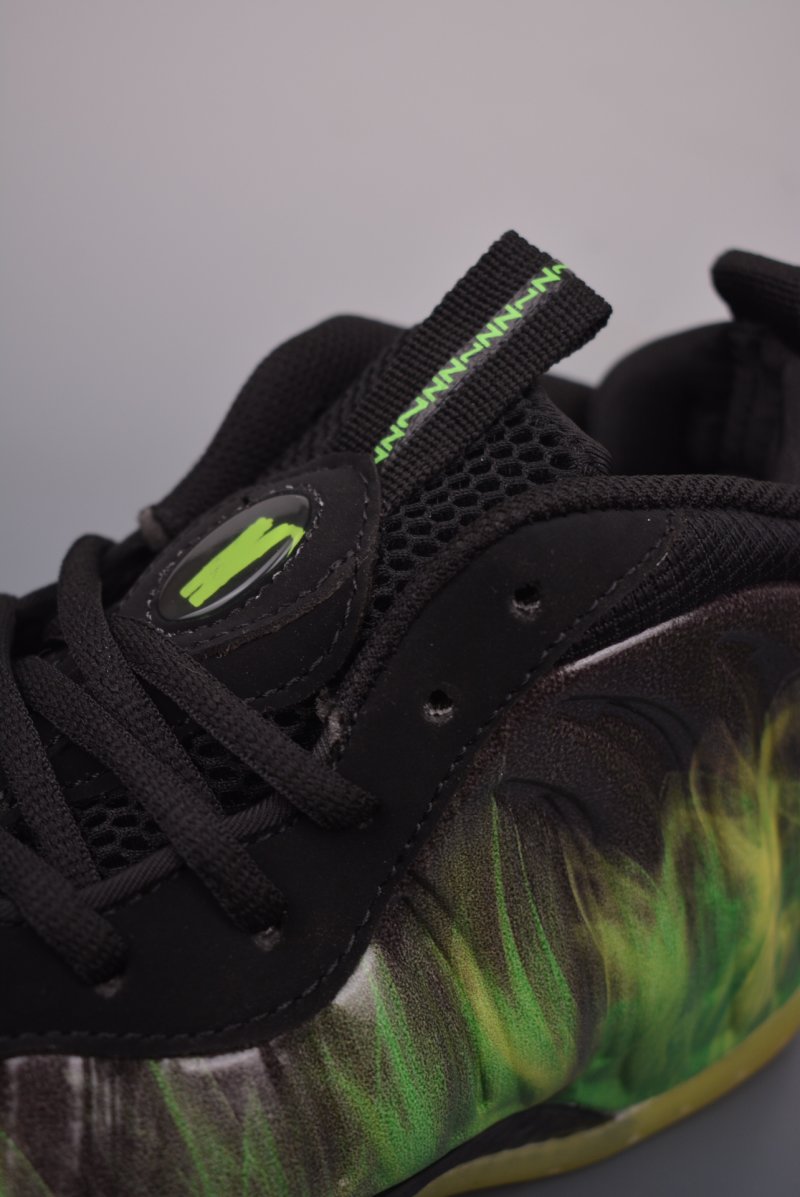 Nike Air Foamposite One view