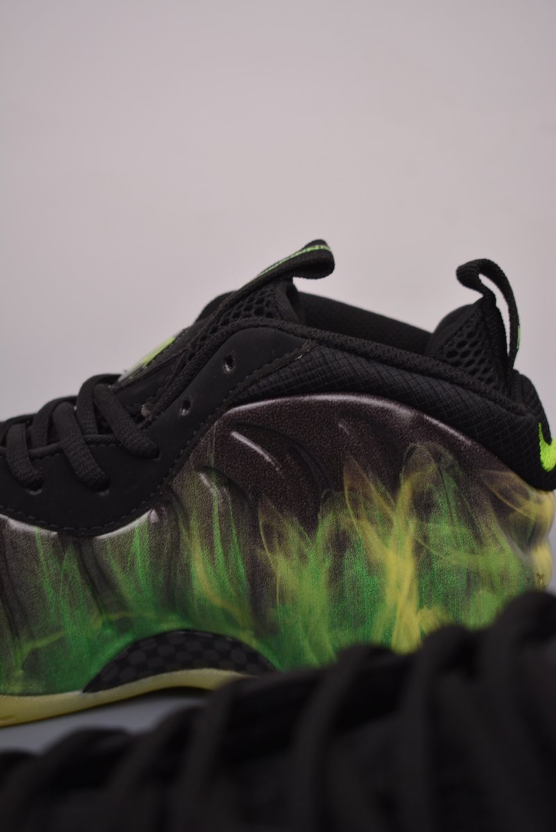 Nike Air Foamposite One view