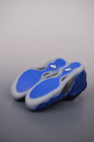 Nike Air Foamposite One view 3