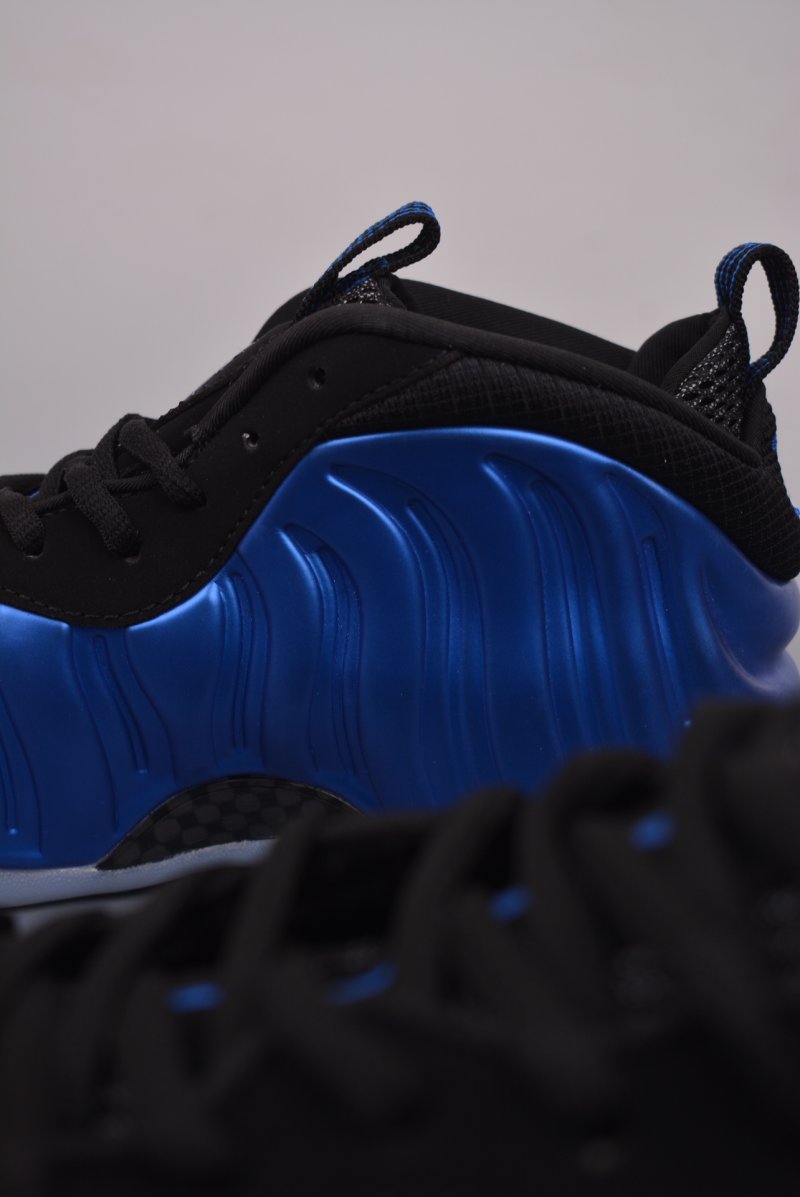 Nike Air Foamposite One view
