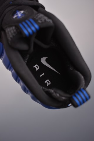 Nike Air Foamposite One view 9