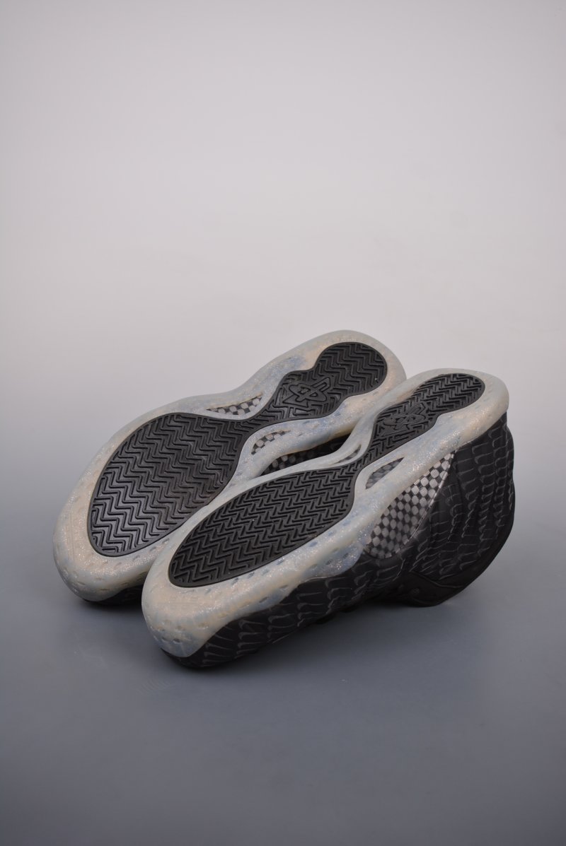 Nike Air Foamposite One view