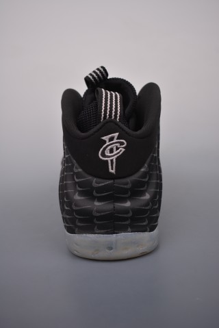 Nike Air Foamposite One view 4