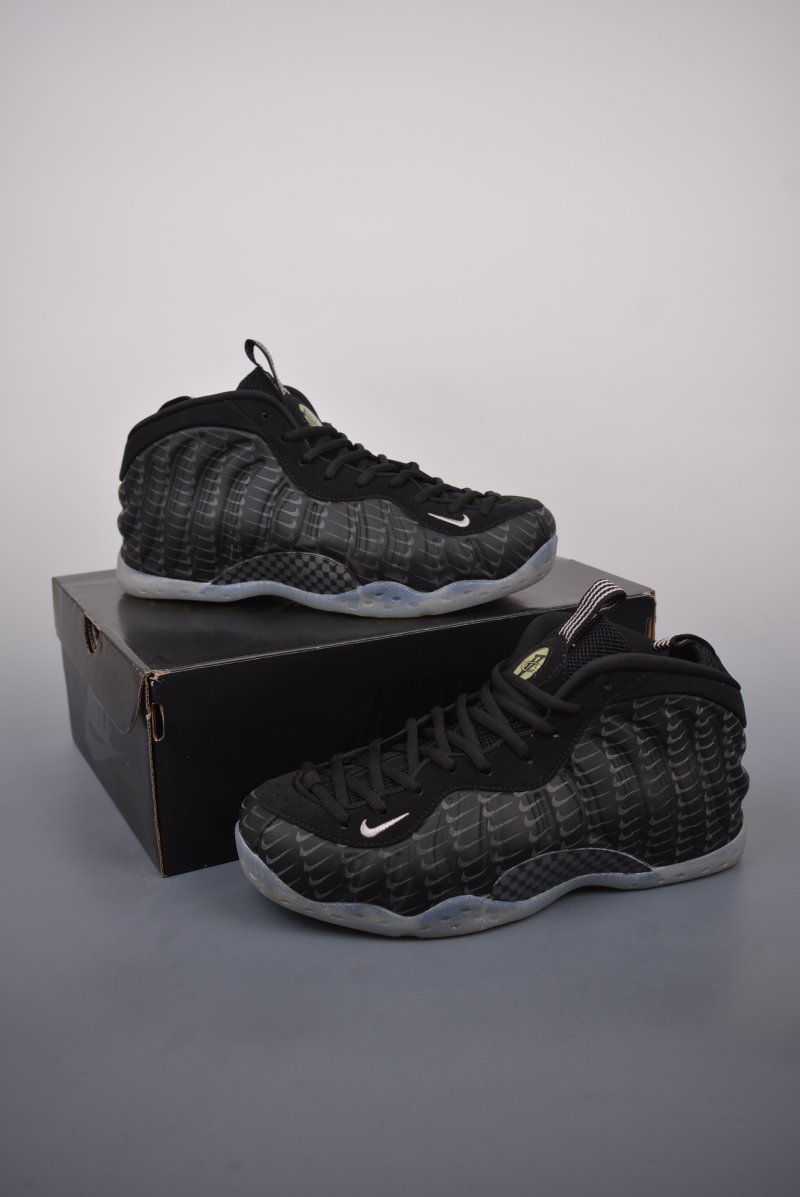 Nike Air Foamposite One view