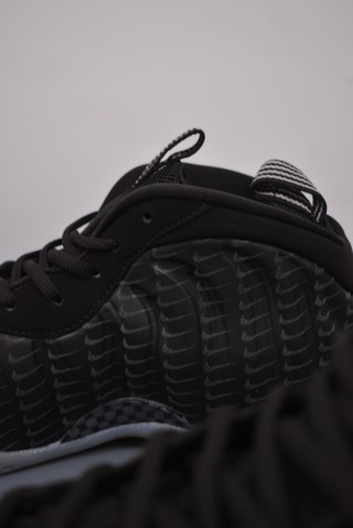 Nike Air Foamposite One view 8