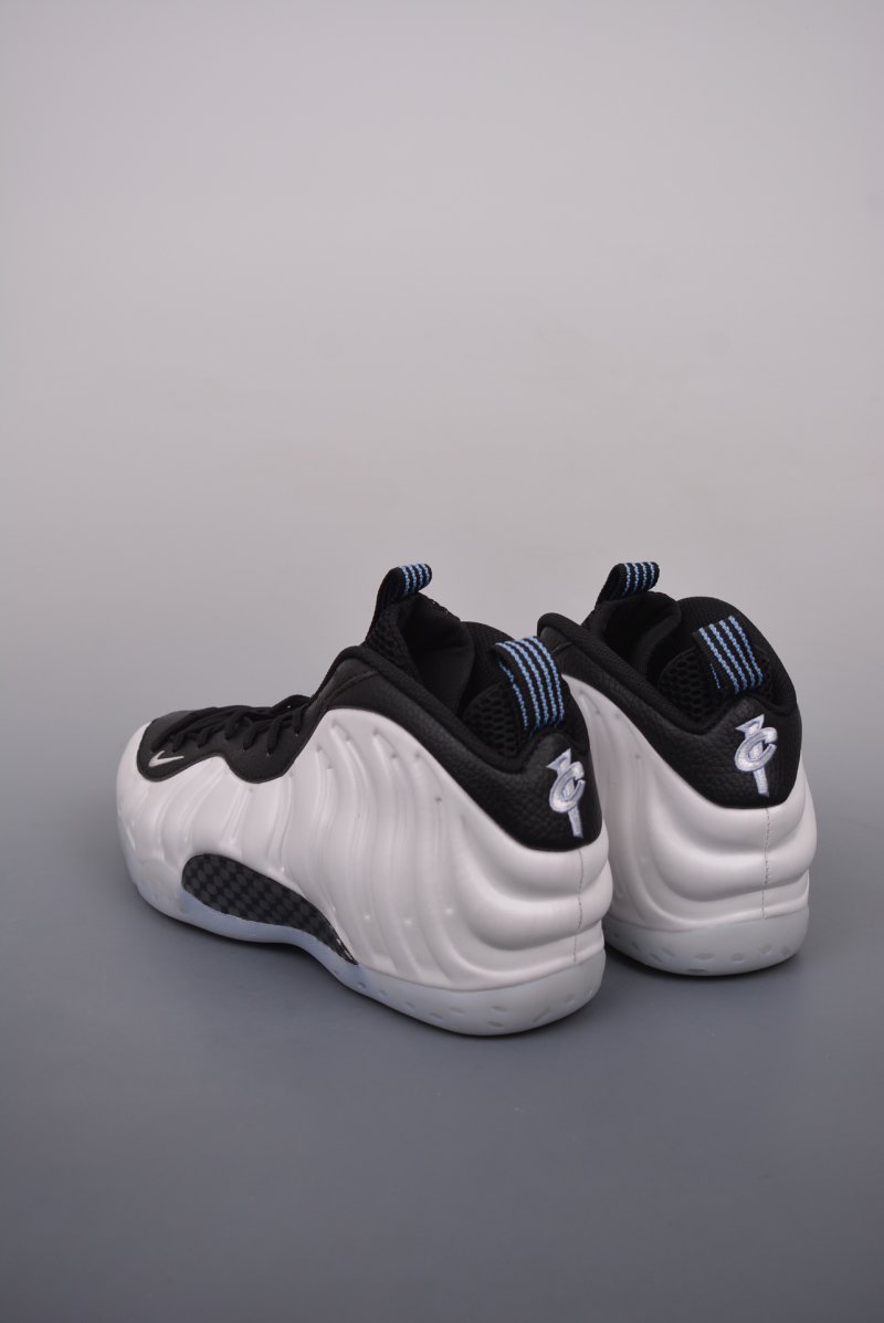 Nike Air Foamposite One view