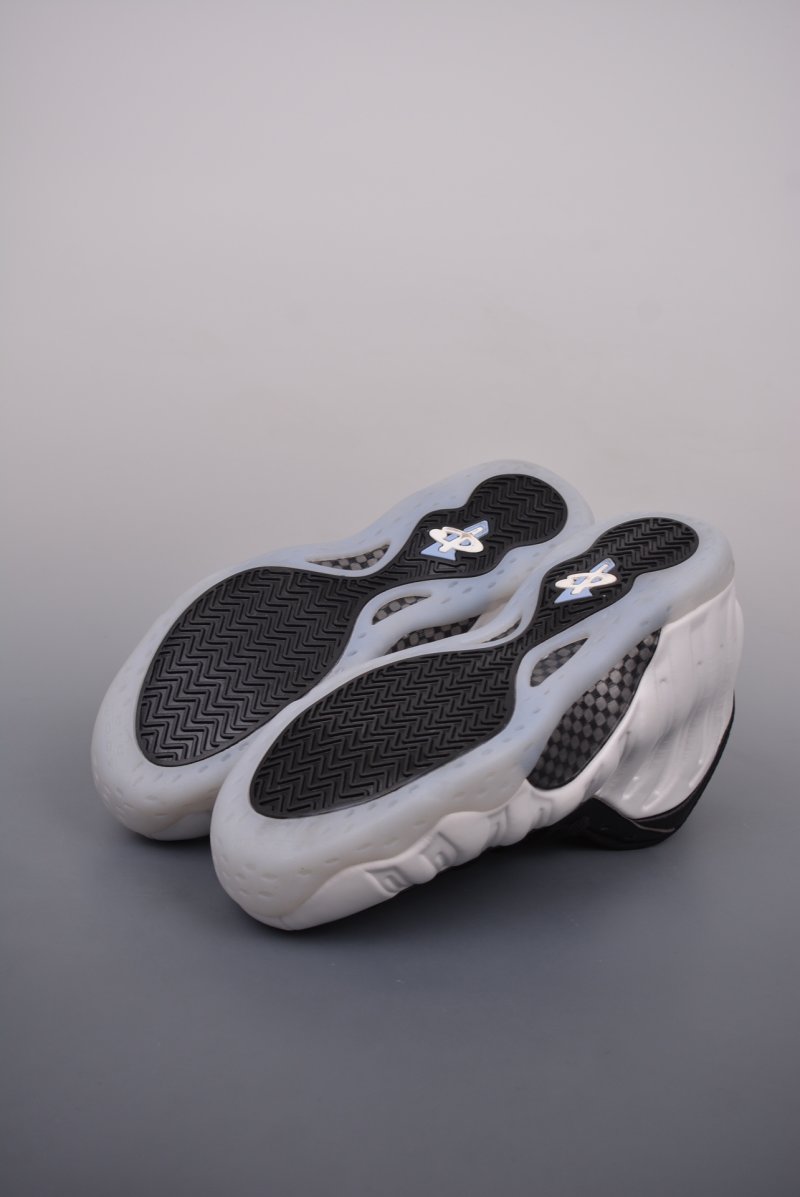 Nike Air Foamposite One view