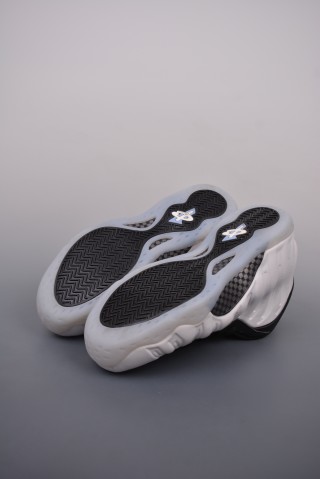 Nike Air Foamposite One view 3