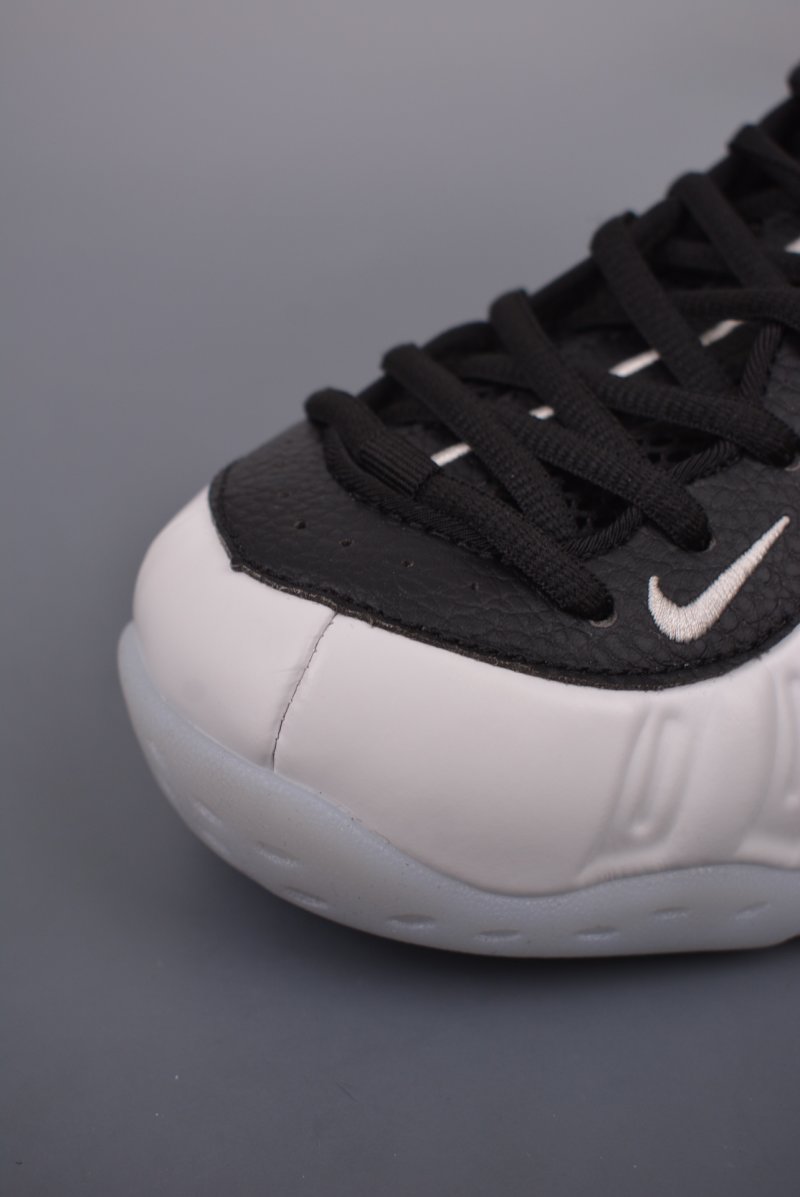 Nike Air Foamposite One view
