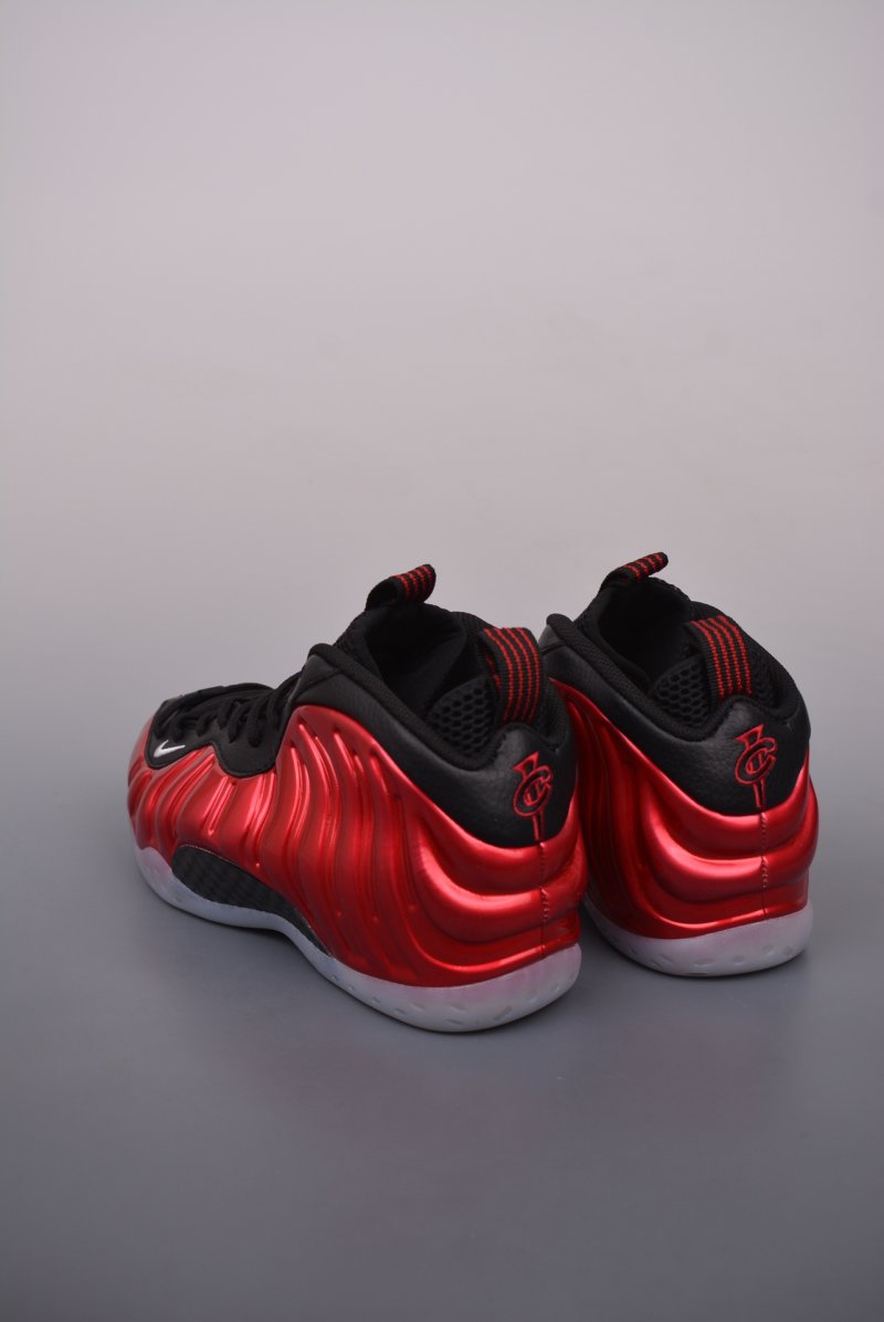 Nike Air Foamposite One view