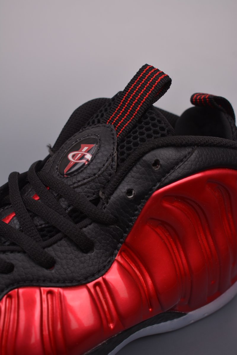Nike Air Foamposite One view