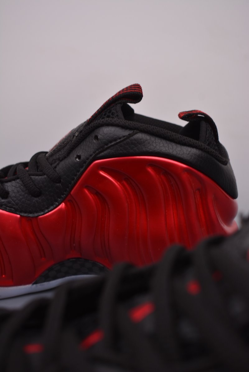 Nike Air Foamposite One view