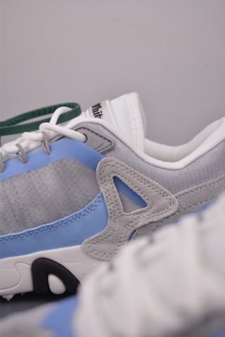 Off-White Out Of Office 'Arrows Zip-Tie' view 17
