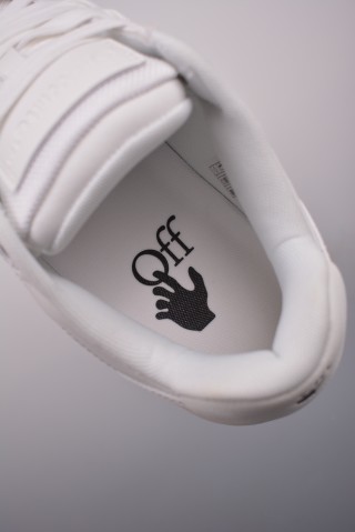 Off-White Out Of Office 'Arrows Zip-Tie' view 9