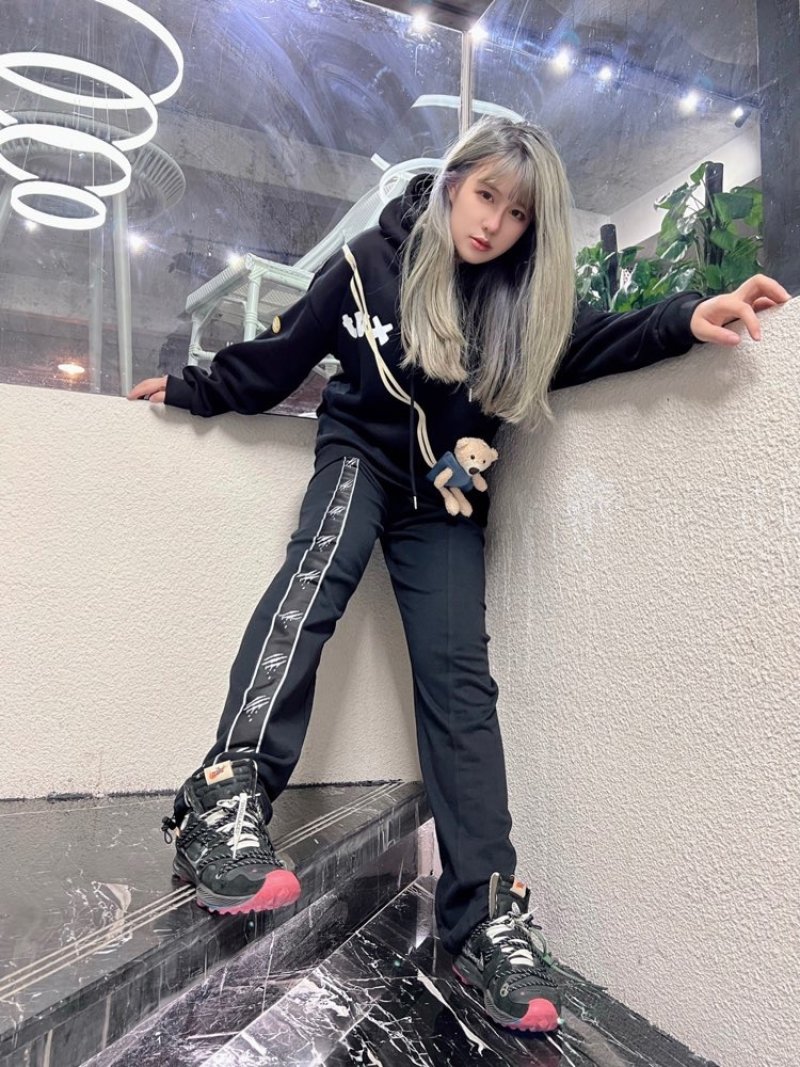 Off-White x Nike Zoom Terra Kiger 5 view