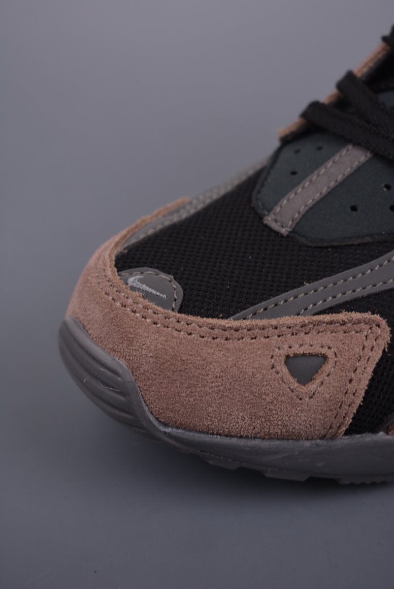 Nike Air Huarache Runner view