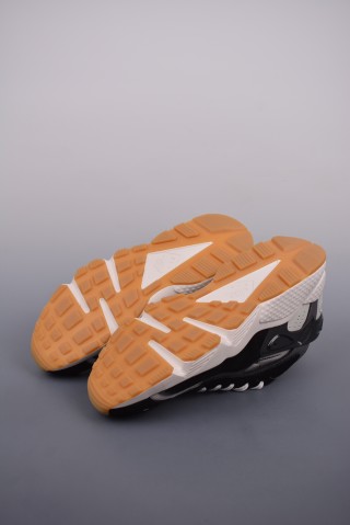 Nike Air Huarache Runner view 3