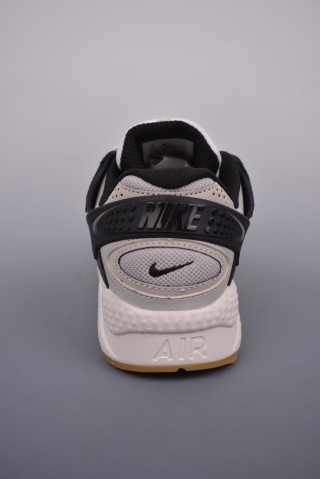 Nike Air Huarache Runner view 4