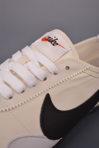Nike Moon Shoe OG Summit view 6