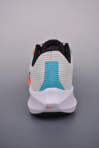 Nike Air Zoom Pegasus 40 view 4