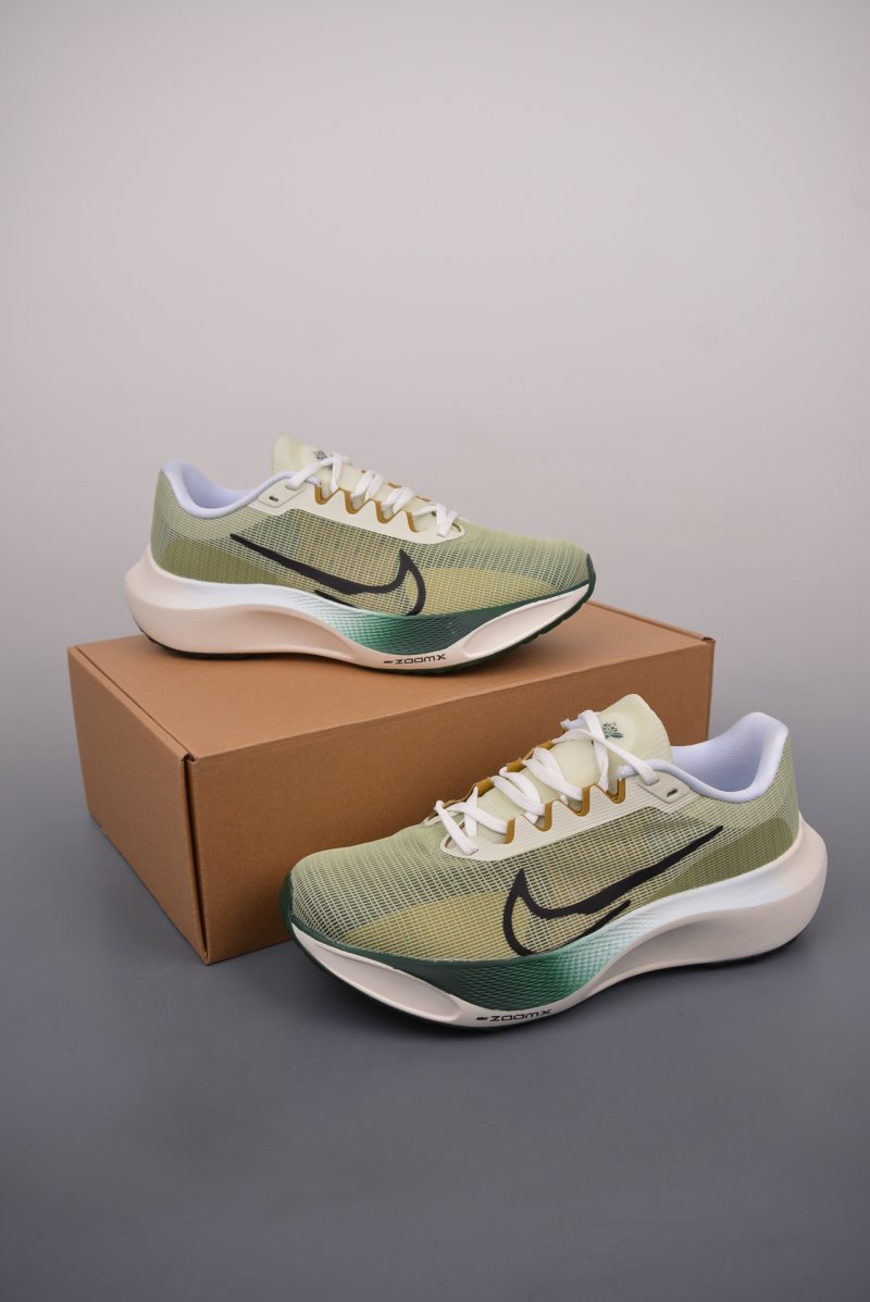 Nike Air Zoom Fly 5 view