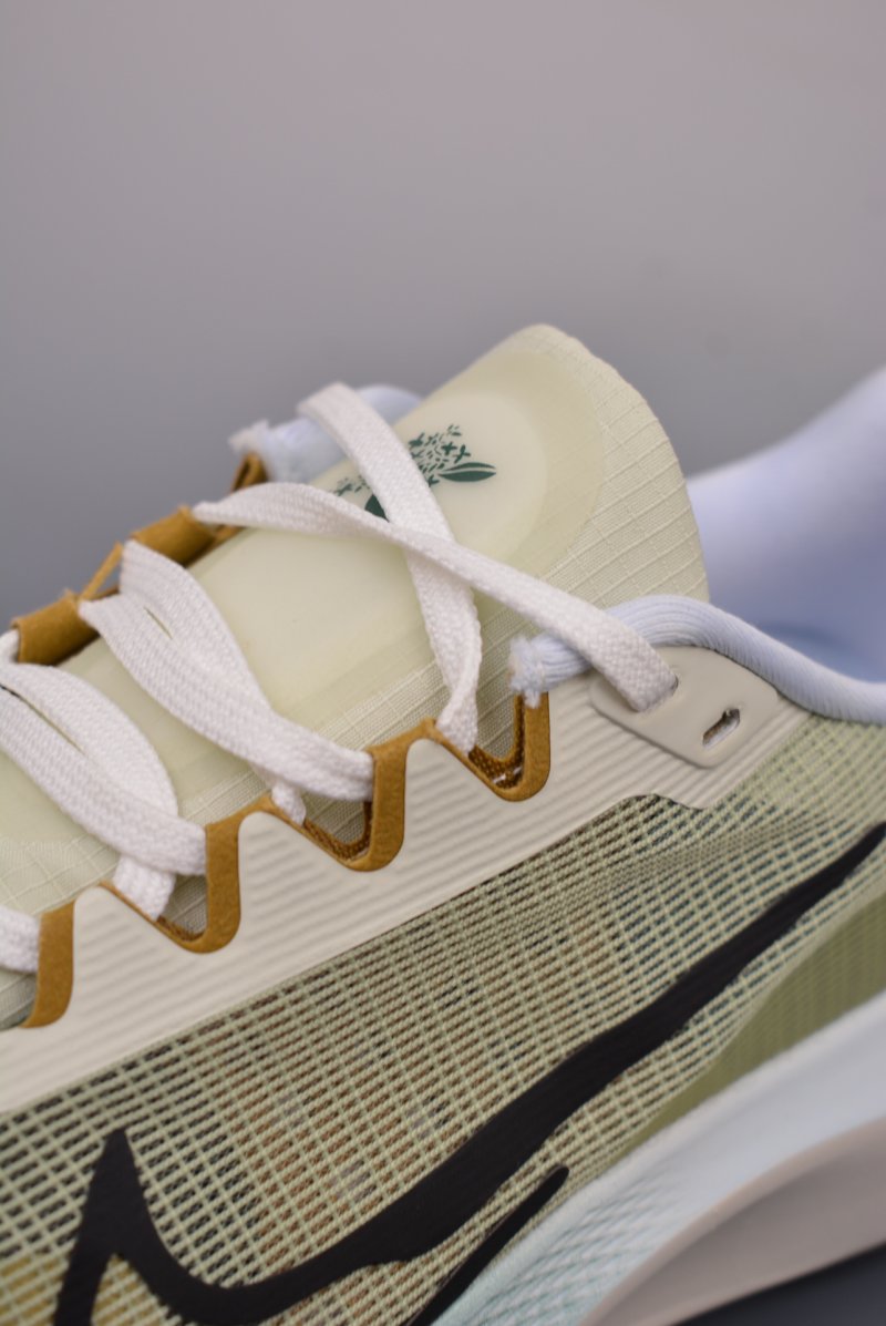 Nike Air Zoom Fly 5 view