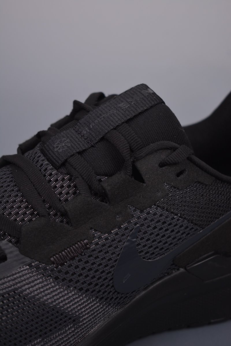 Nike Air Zoom Structure 25 view