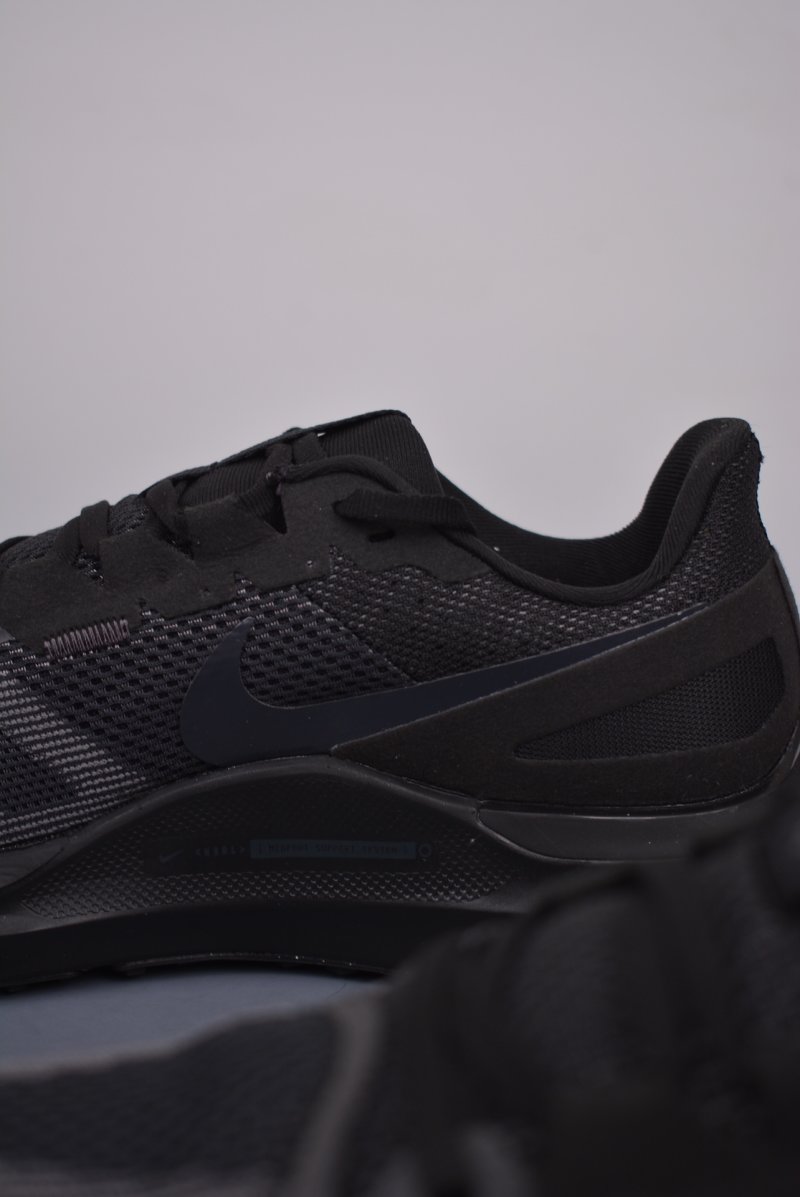 Nike Air Zoom Structure 25 view
