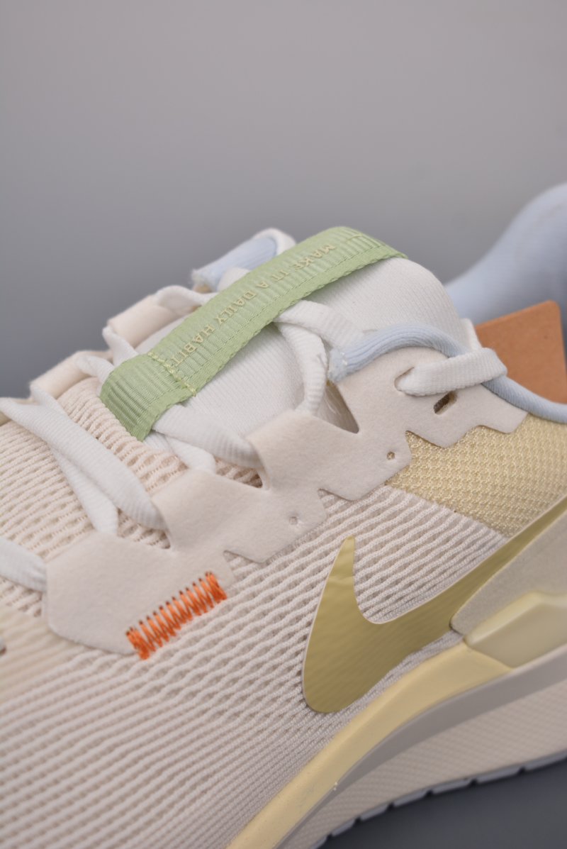 Nike Air Zoom Structure 25 view