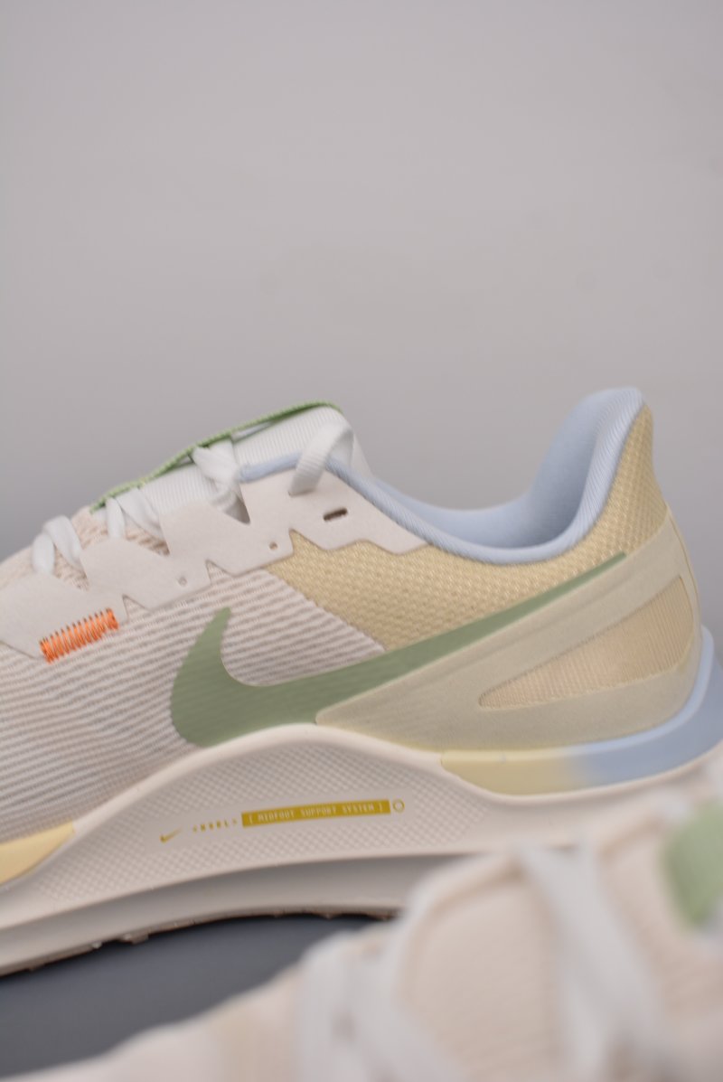 Nike Air Zoom Structure 25 view