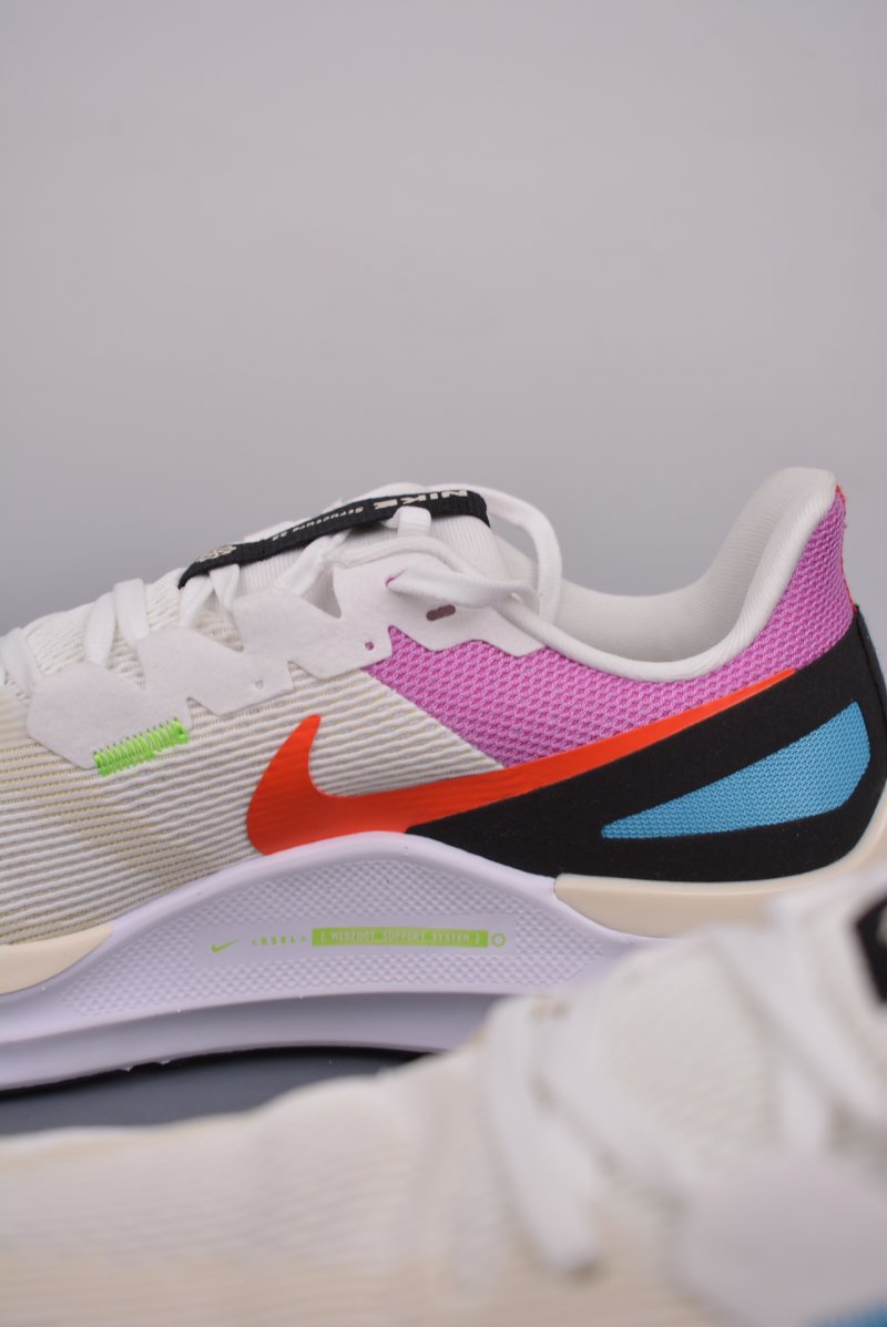 Nike Air Zoom Structure 25 view