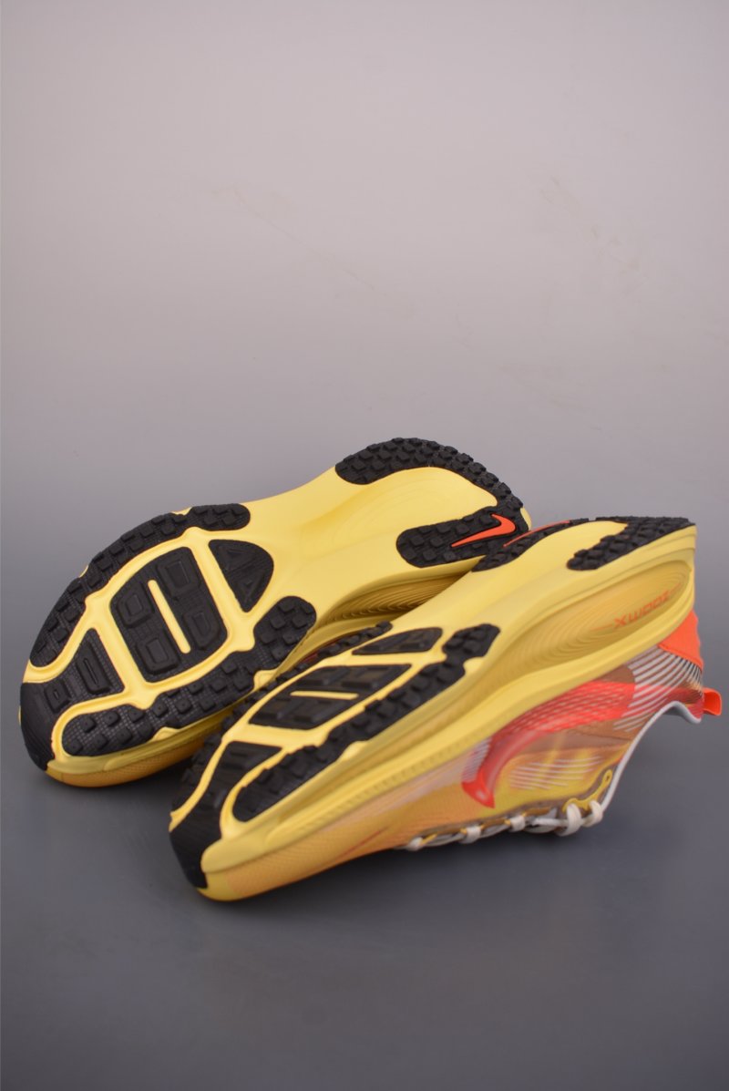 Nike Air Zoom Vomero Plus view