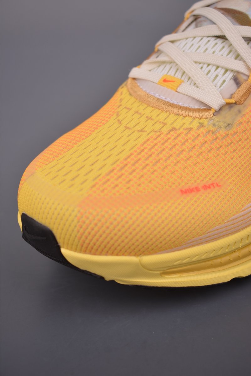 Nike Air Zoom Vomero Plus view