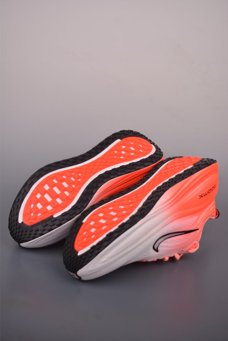 Nike Air Zoom Vomero Plus view