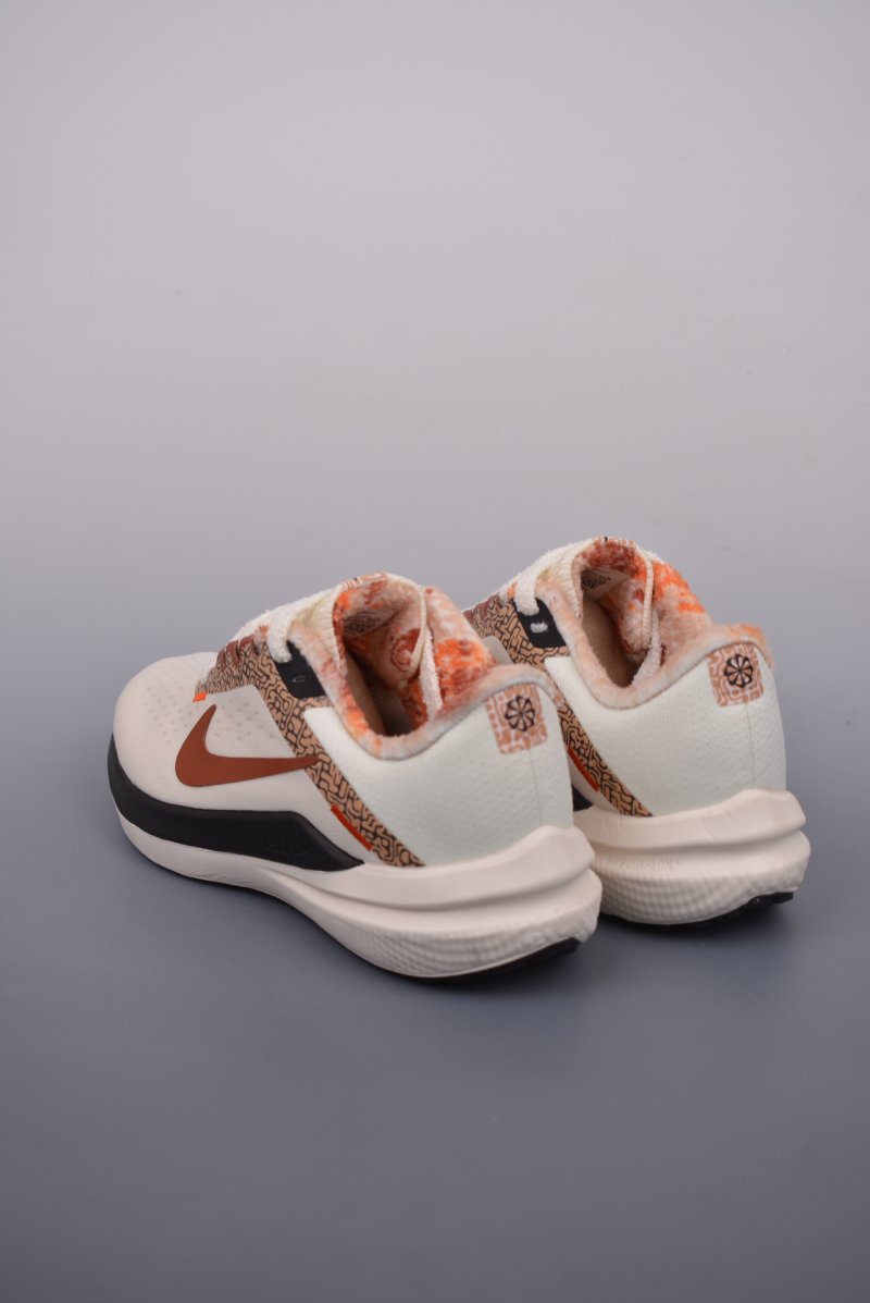 Nike Air Zoom Winflo 10 view