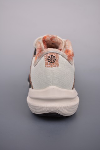 Nike Air Zoom Winflo 10 view 4