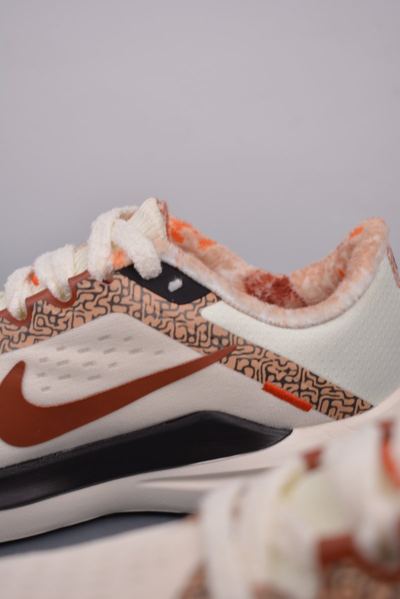 Nike Air Zoom Winflo 10 view
