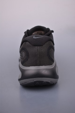 Nike Journey Run 2025 view 4