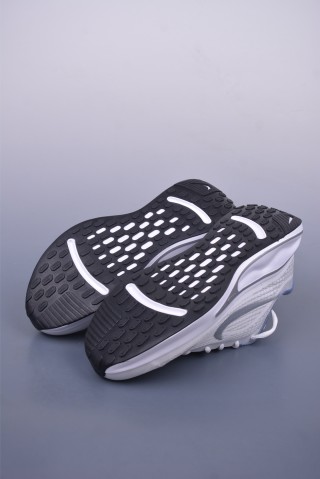 Nike Journey Run 2024 view 3