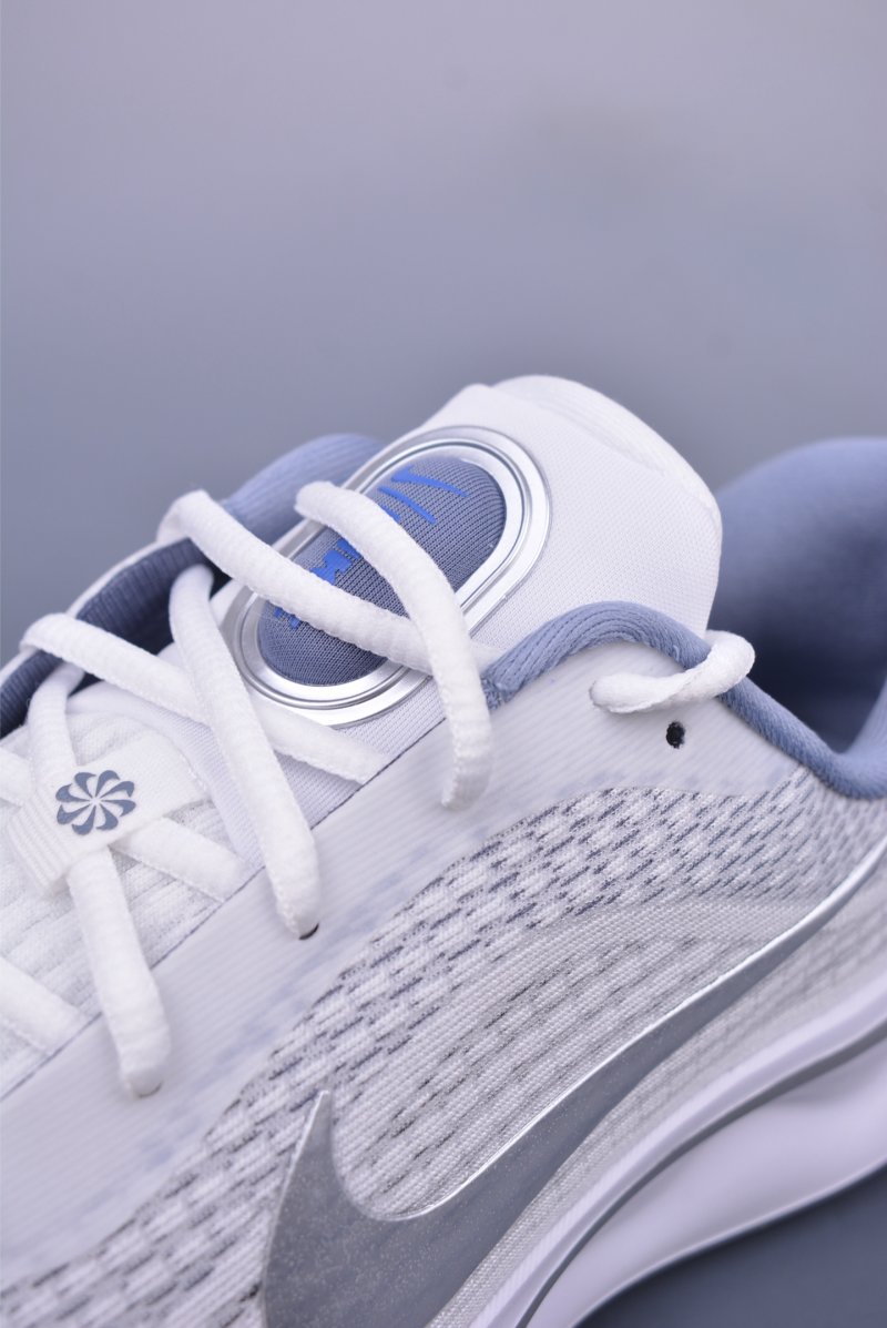 Nike Journey Run 2024 view