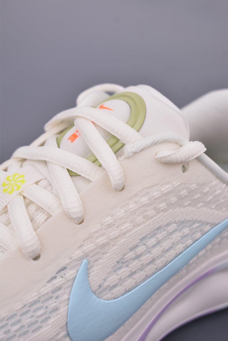Nike Journey Run 2024 view